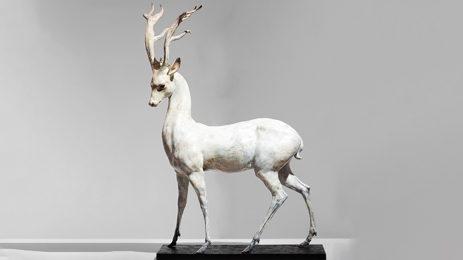 鹿主题雕塑，鹿的象征