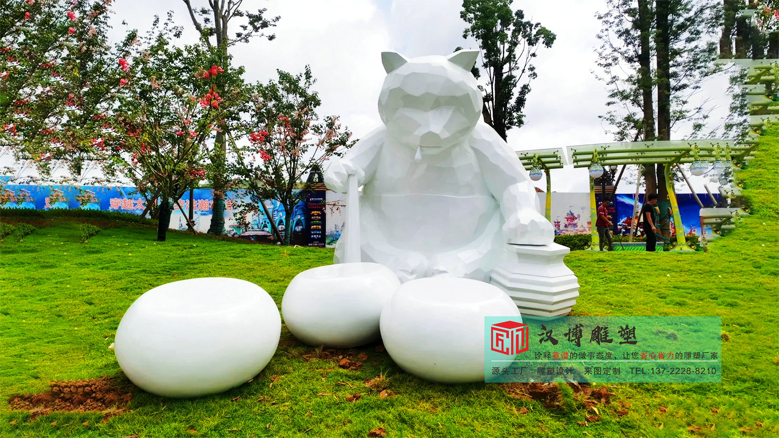 商业街雕塑,玻璃钢雕塑定制,几何熊雕像