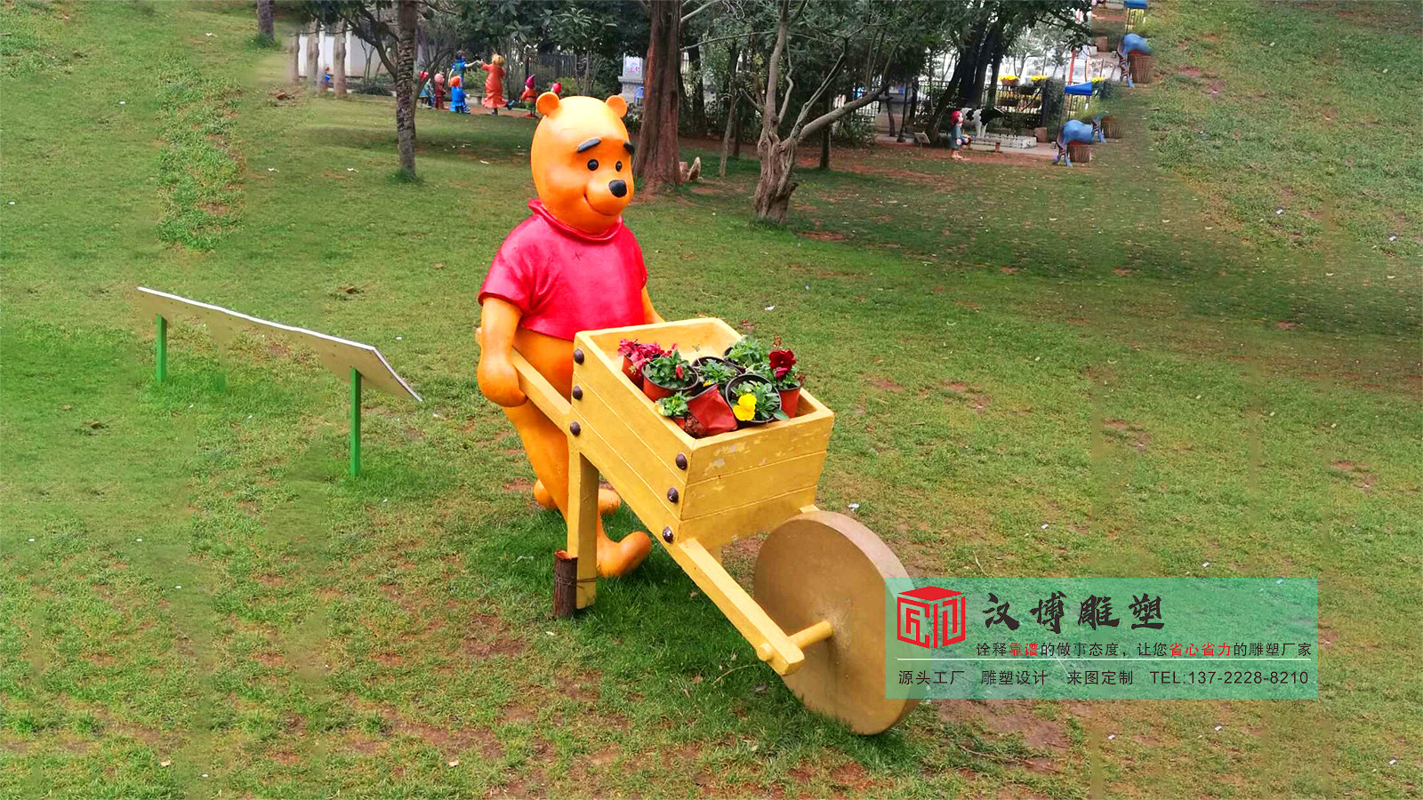 卡通猪雕塑,公园景观雕像,户外雕塑加工厂